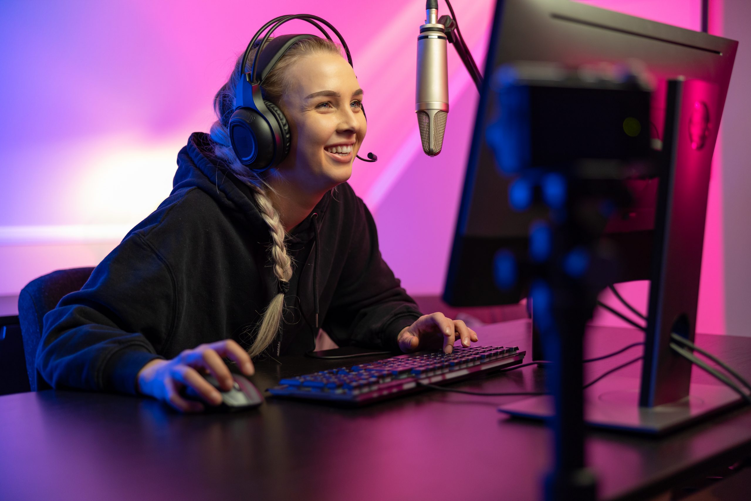 The women who make a living gaming on Twitch, Games